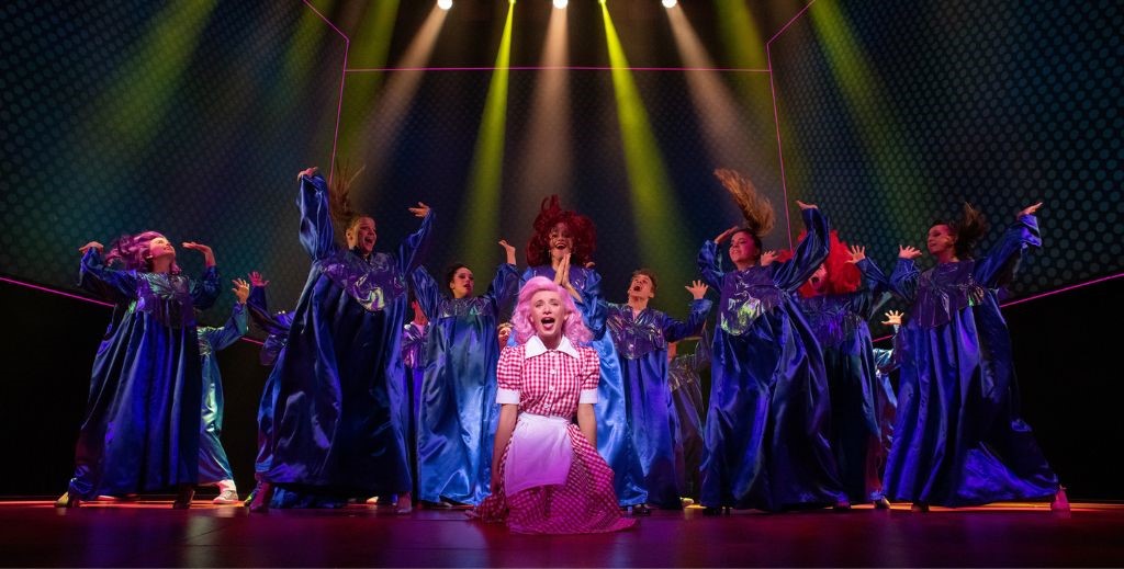 Escena de Grease, El Musical - Mamá Tiene un Plan.