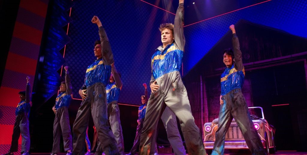 Escena de Grease, El Musical - Mamá Tiene un Plan.