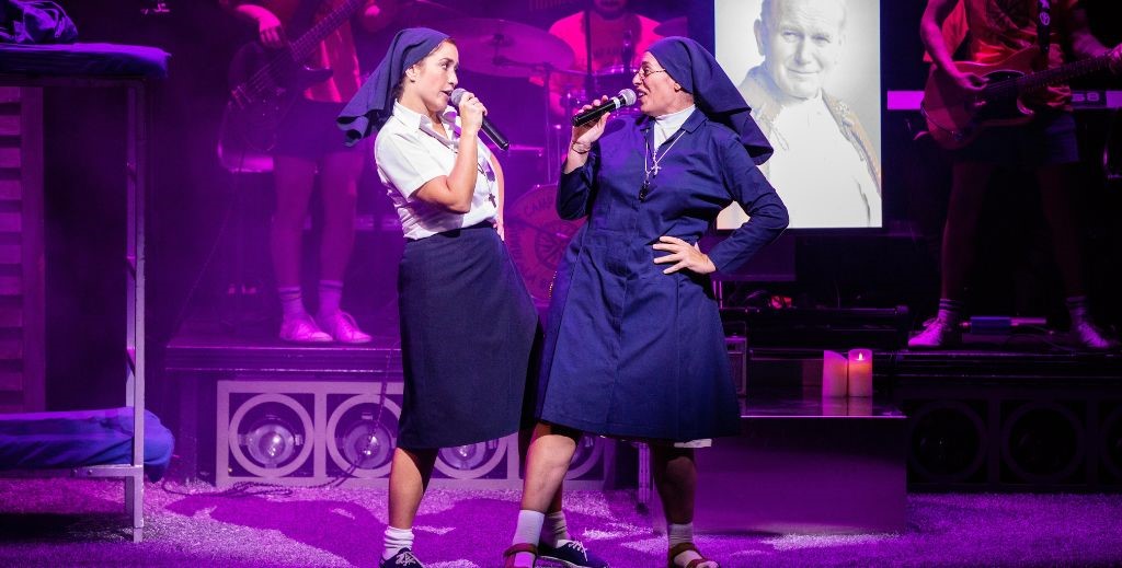 Escena del musical La Llamada - Mamá Tiene un Plan.