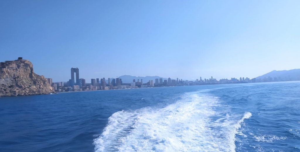 Viaje en barco a la isla de Tabarca desde Benidorm - MamáTiene un Plan.