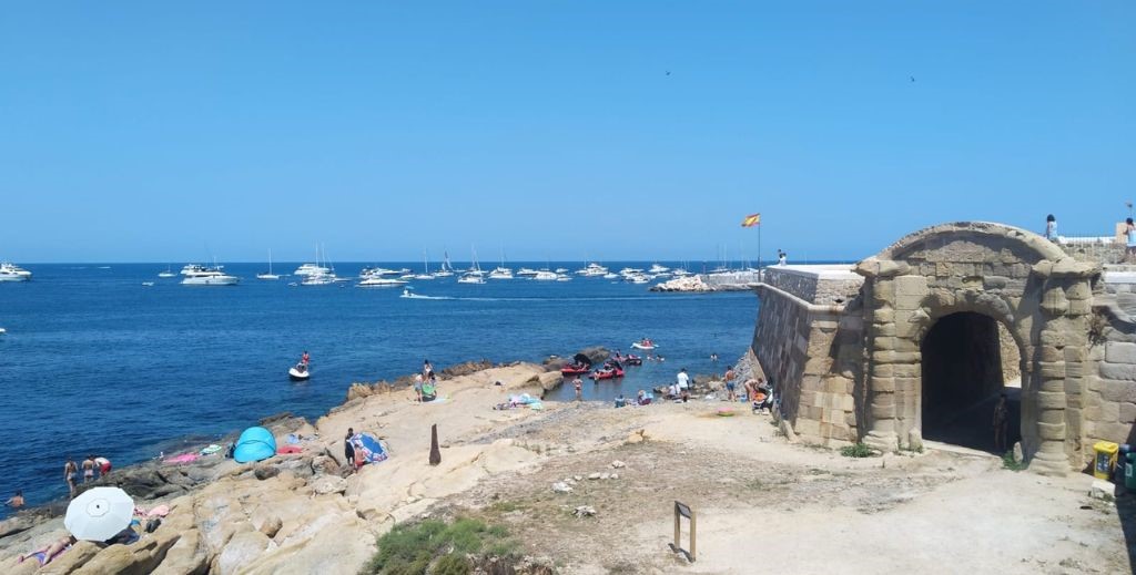 Calas en la isla de Tabarca - MamáTiene un Plan.