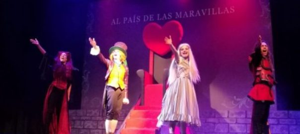 Musical Alicia en el País de las Maravillas de La Maquineta - Mamá Tiene un Plan.
