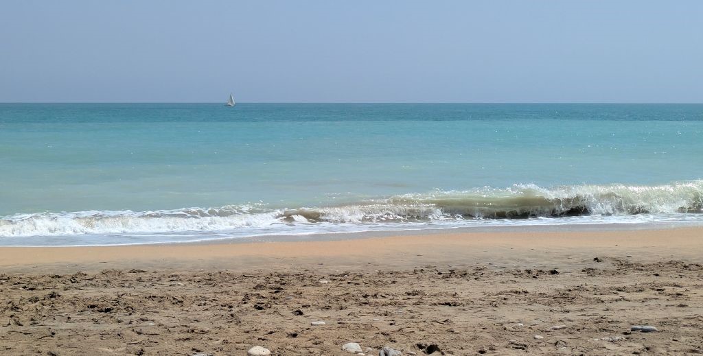 Playa Norte de Peñíscola, tramo frente al Gran Hotel Peñíscola - Mamá Tiene un Plan.