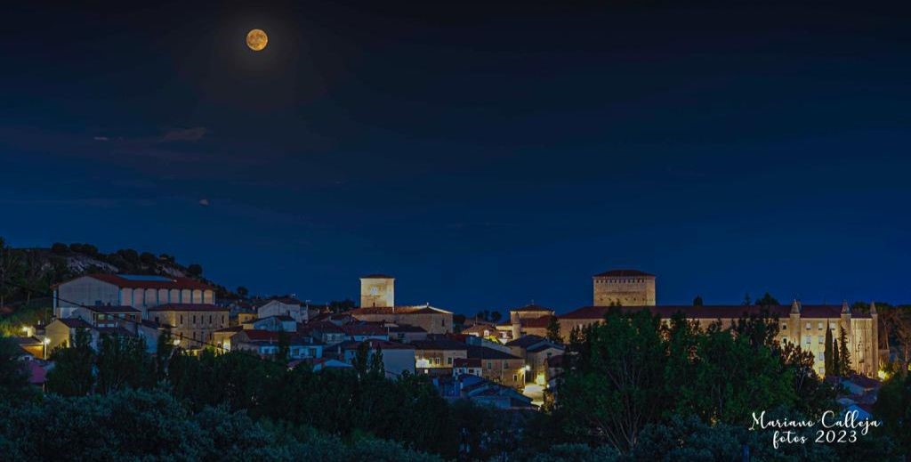 Vista nocturna de Caleruega, en Burgos - Mamá Tiene un Plan.