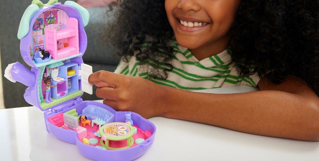 Cofre mágico Perrito Fiesta de Pijamas de Polly Pocket - Mamá Tiene un Plan.