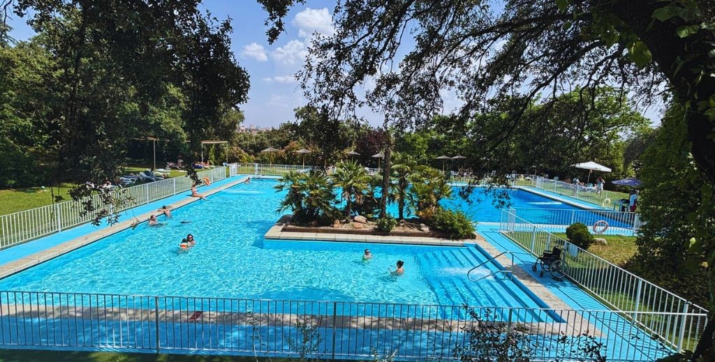 Piscina del Club de Tiro de Madrid - Mamá Tiene un Plan.