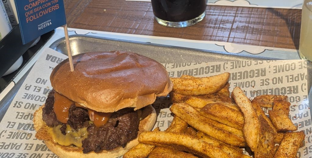 Hamburguesa Smash Burger OMG! de Hamburguesa Nostra - Mamá Tiene un Plan.
