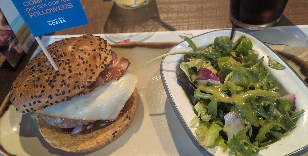 Hamburguesa Doble B de Hamburguesa Nostra - Mamá Tiene un Plan.