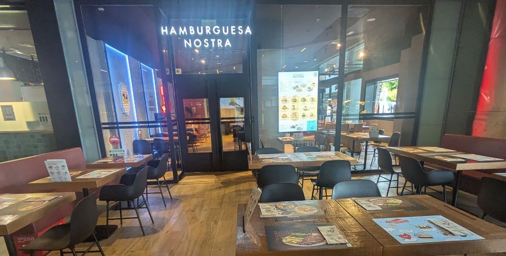 Restaurante Hamburguesa Nostra en Equinoccio Majadahonda - Mamá Tiene un Plan.