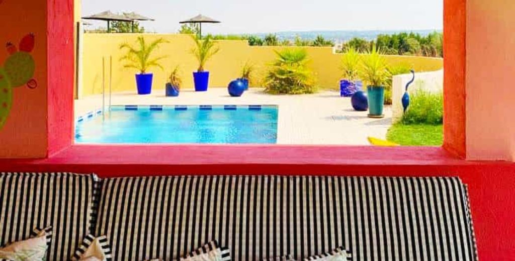 Piscina de la finca Aal Cachucho vista desde la Terraza Cactus - Mamá Tiene un Plan.