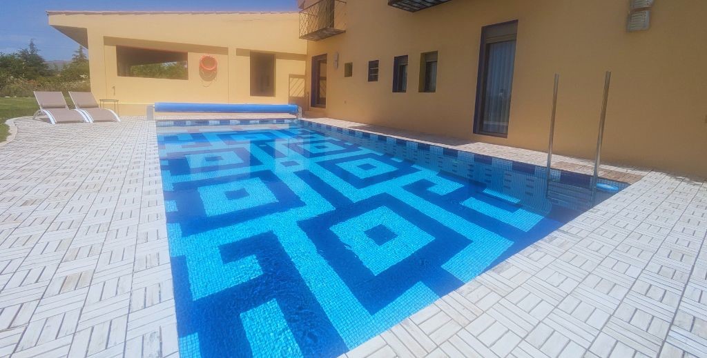 Piscina de sal climatizada de la Finca Aal Cachucho - Mamá Tiene un Plan.