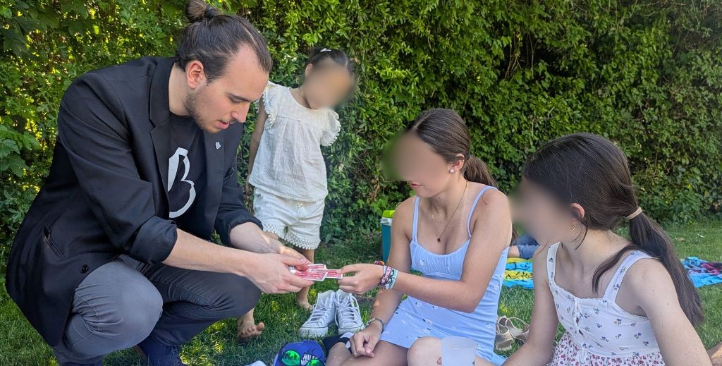 Los números de magia hicieron las delicias de los más pequeños de la casa en Segovia Picnic Day - Mamá Tiene un Plan.