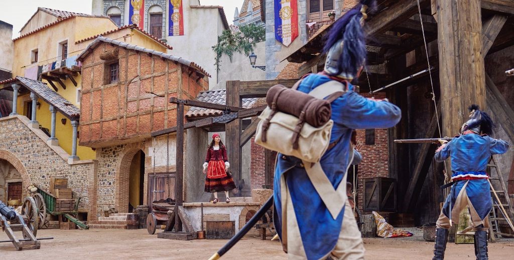 Escena del nuevo espectáculo de Puy du Fou España, El Tambor de la Libertad - Mamá Tiene un Plan.