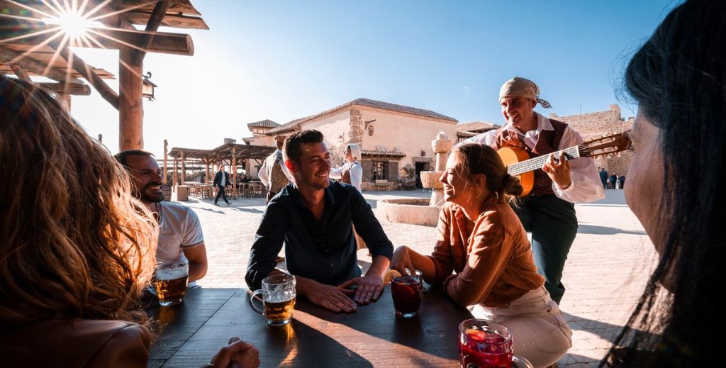 Conciertos en El Arrabal de Puy du Fou España - Mamá Tiene un Plan.