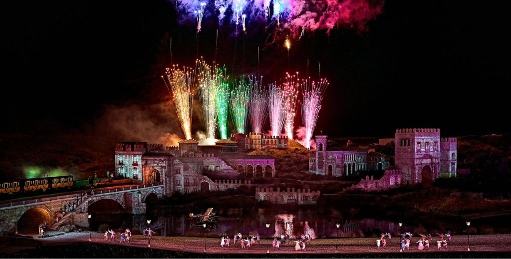 Escena de El Sueño de Toledo en Puy du Fou España - Mamá Tiene un Plan.