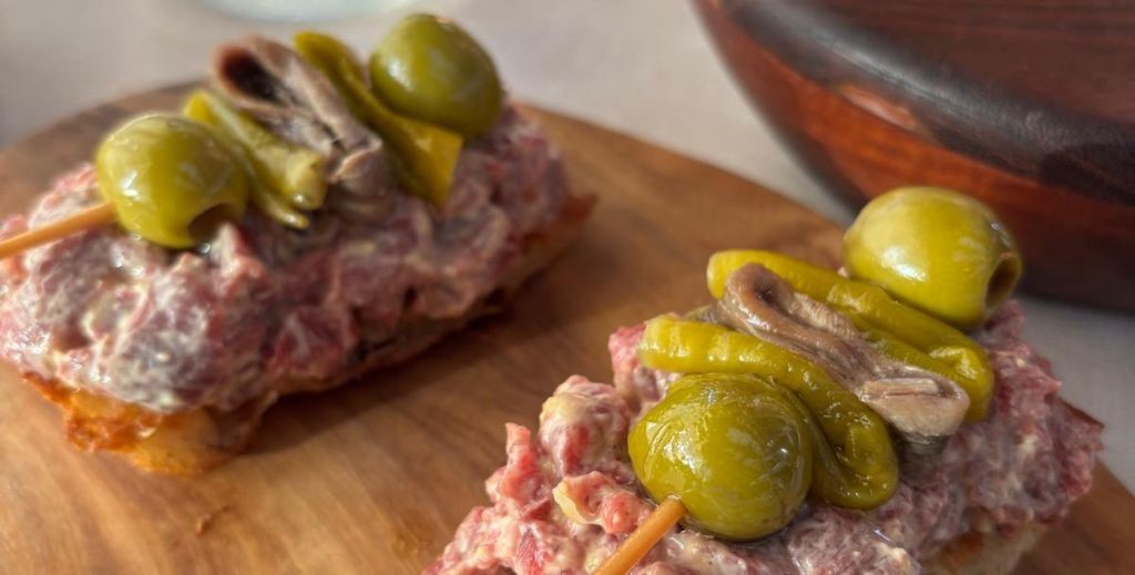 Gildas de steak tartar en el restaurante Tinglado, en Boadilla del Monte, Madrid - Mamá Tiene un Plan.
