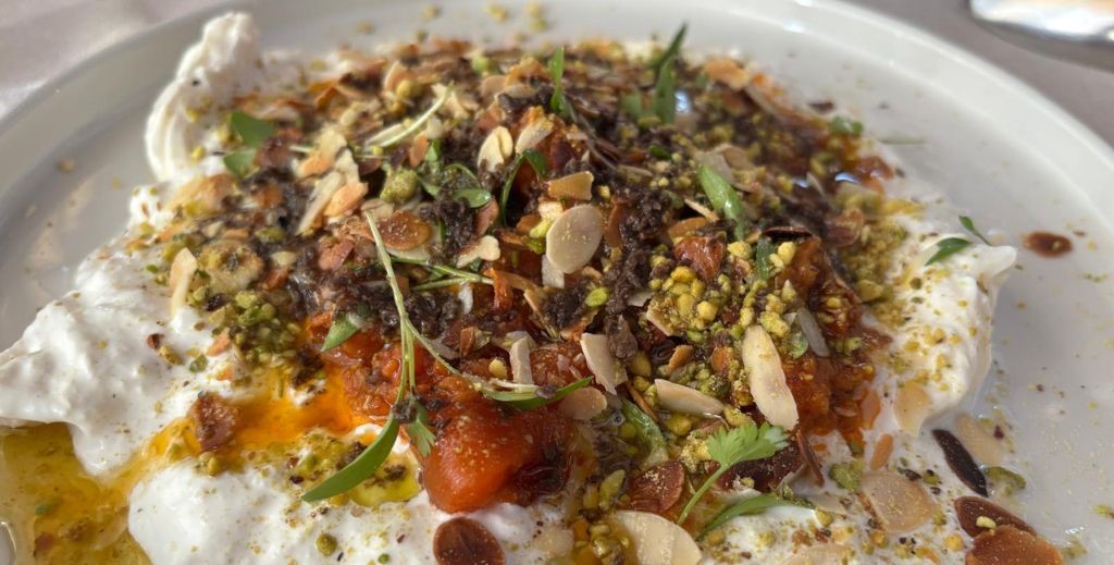 Burrata con escalivada en el restaurante Tinglado, en Boadilla del Monte, Madrid - Mamá Tiene un Plan.