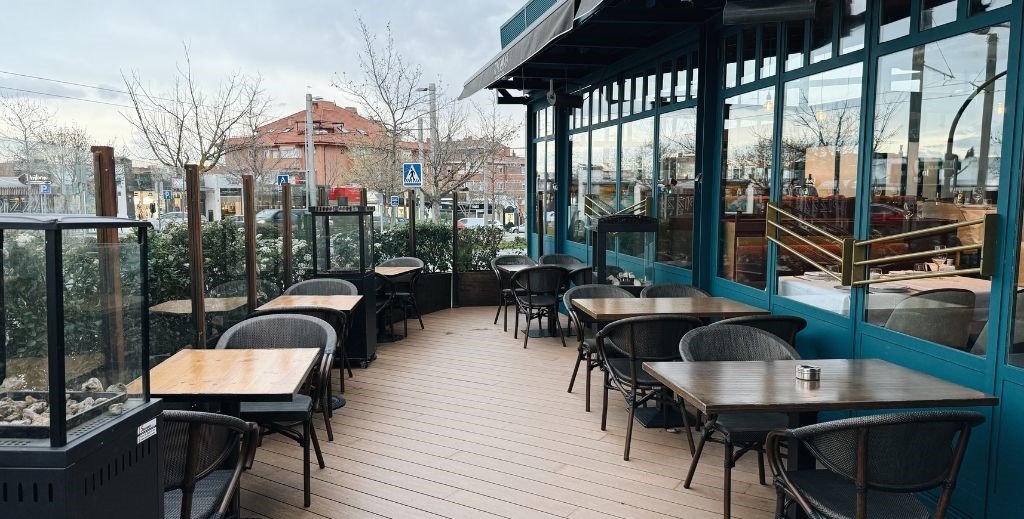 Terraza del restaurante Tinglado, en Boadilla del Monte, Madrid - Mamá Tiene un Plan.