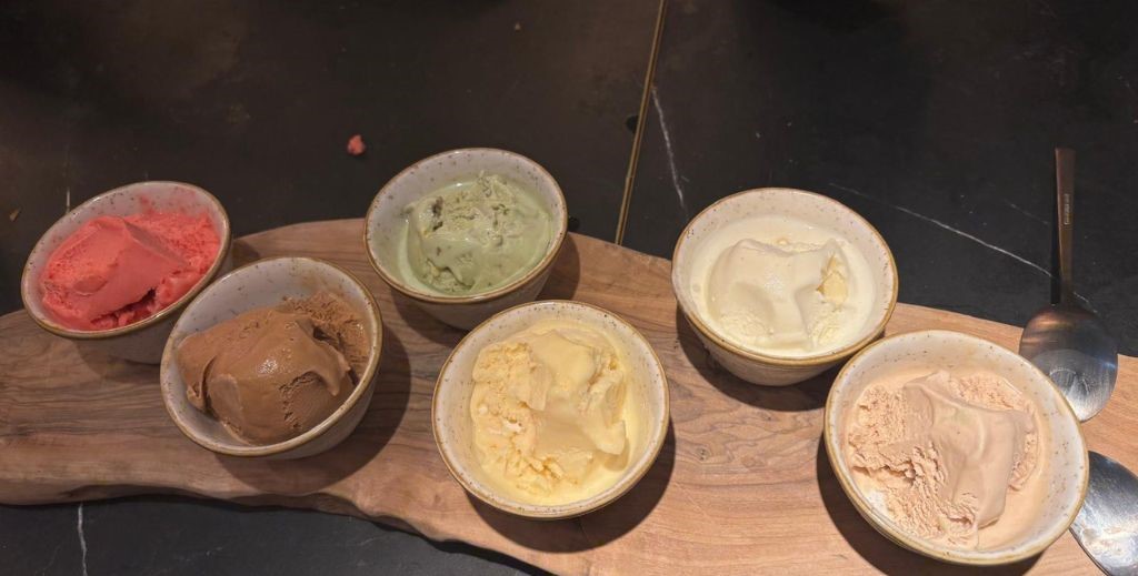 Tabla de helados en restaurante Arrogante Madrid - Mamá Tiene un Plan.