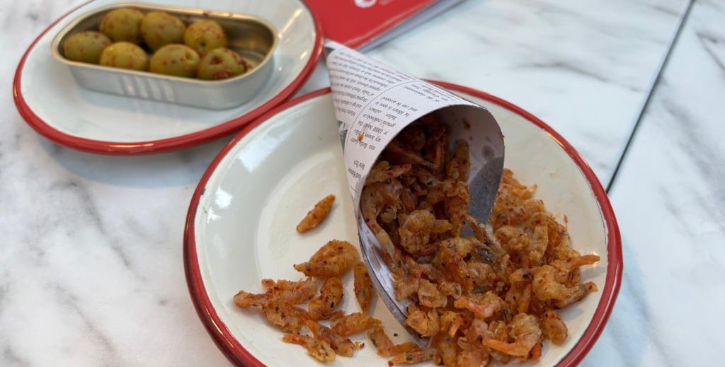 Olivas y cucurucho de camarones, el aperitivo de Gamberro - Mamá Tiene un Plan.