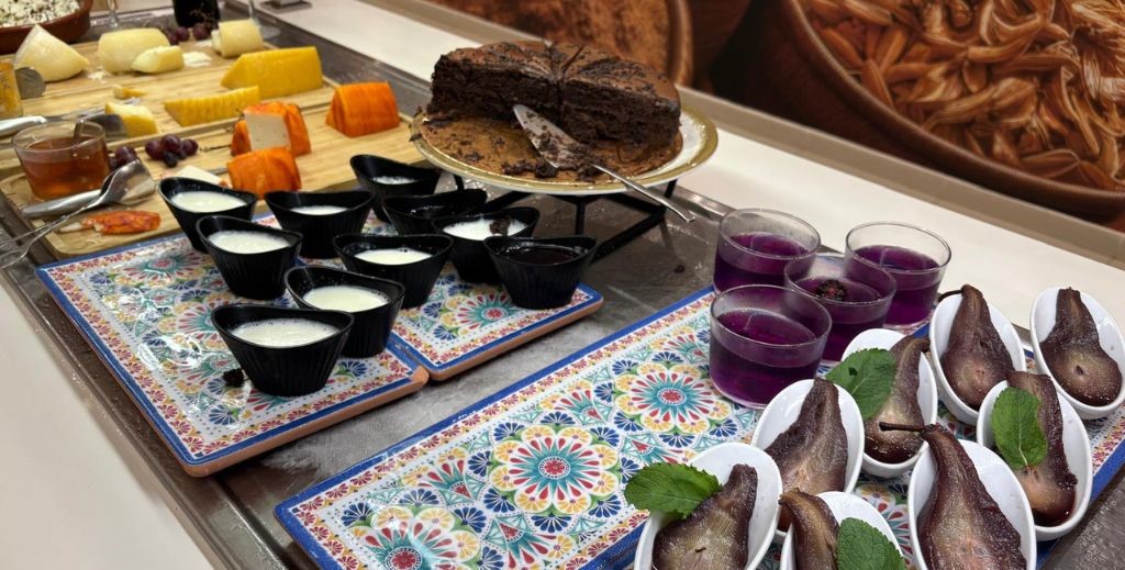 El restaurante bufé Versátil tiene cocina mediterránea - Mamá Tiene un Plan.