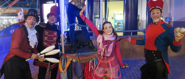 2896_2_mamatieneunplan-Pasacalles-malabares-circo-en-Heron-City.jpg