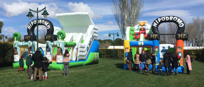2937_1_mamatieneunplan-hipodromo-CASTILLOS-HINCHABLES.JPG
